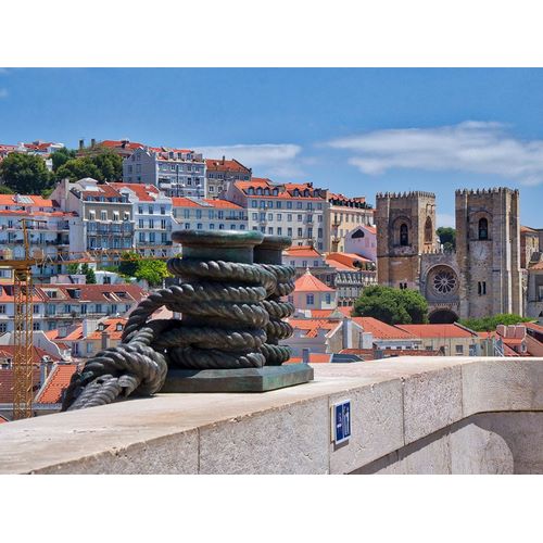 Eggers, Julie 아티스트의 Portugal-Lisbon-View of the Lisbon Cathedral from the Arco da Rua Augusta작품입니다.